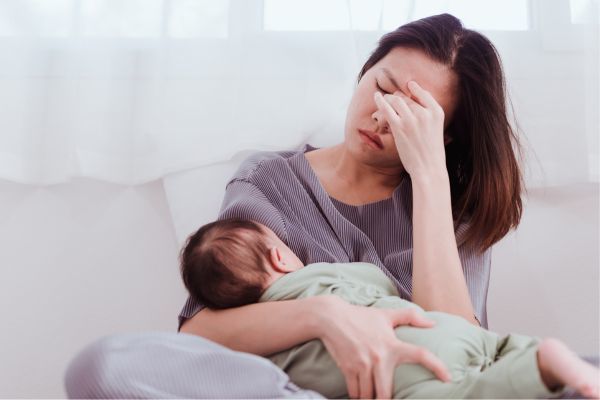 perbedaan baby blues dan depresi postpartum